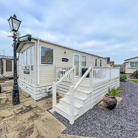 ホテル Lovely 6 Berth Caravan With Decking And Wifi In Kent, Ref 47017C ウィスタブル エクステリア 写真