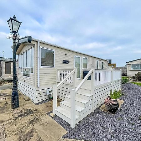 ホテル Lovely 6 Berth Caravan With Decking And Wifi In Kent, Ref 47017C ウィスタブル エクステリア 写真