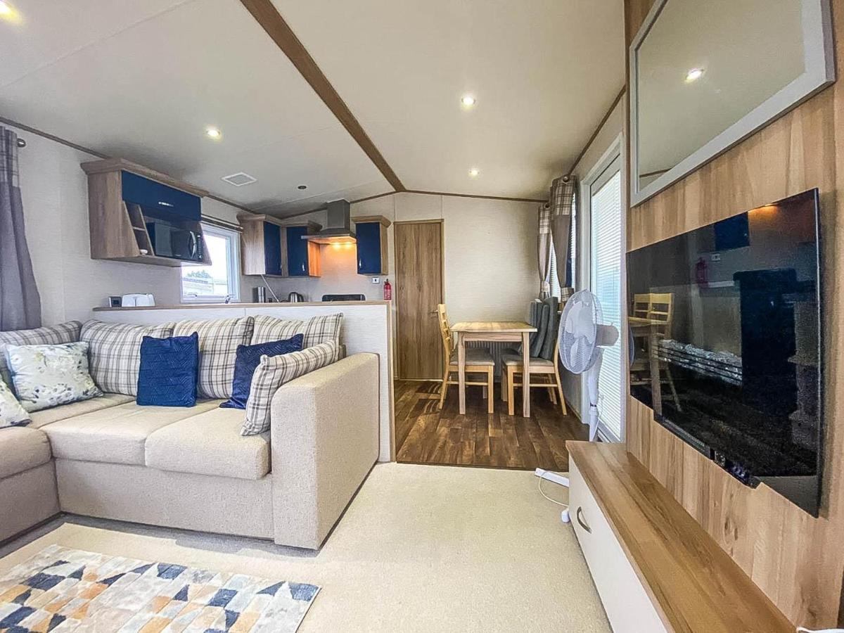 ホテル Lovely 6 Berth Caravan With Decking And Wifi In Kent, Ref 47017C ウィスタブル エクステリア 写真
