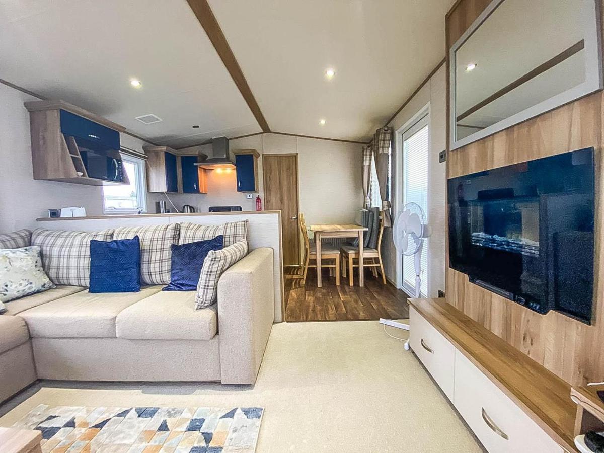 ホテル Lovely 6 Berth Caravan With Decking And Wifi In Kent, Ref 47017C ウィスタブル エクステリア 写真