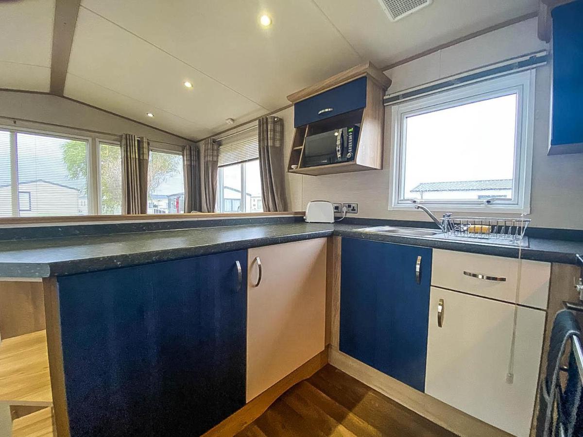 ホテル Lovely 6 Berth Caravan With Decking And Wifi In Kent, Ref 47017C ウィスタブル エクステリア 写真