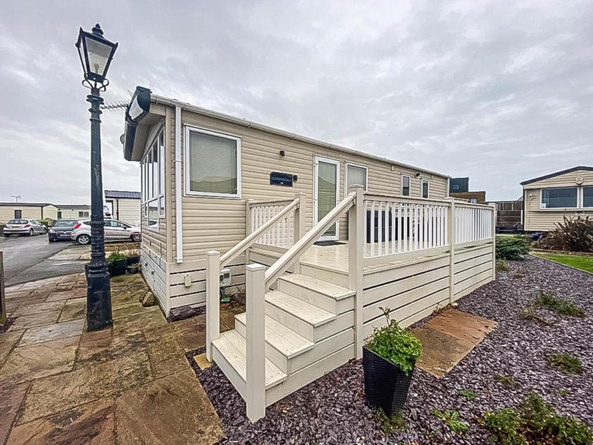 ホテル Lovely 6 Berth Caravan With Decking And Wifi In Kent, Ref 47017C ウィスタブル エクステリア 写真
