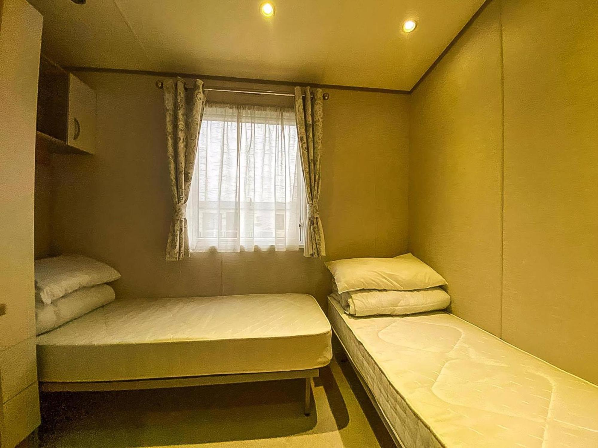 ホテル Lovely 6 Berth Caravan With Decking And Wifi In Kent, Ref 47017C ウィスタブル エクステリア 写真