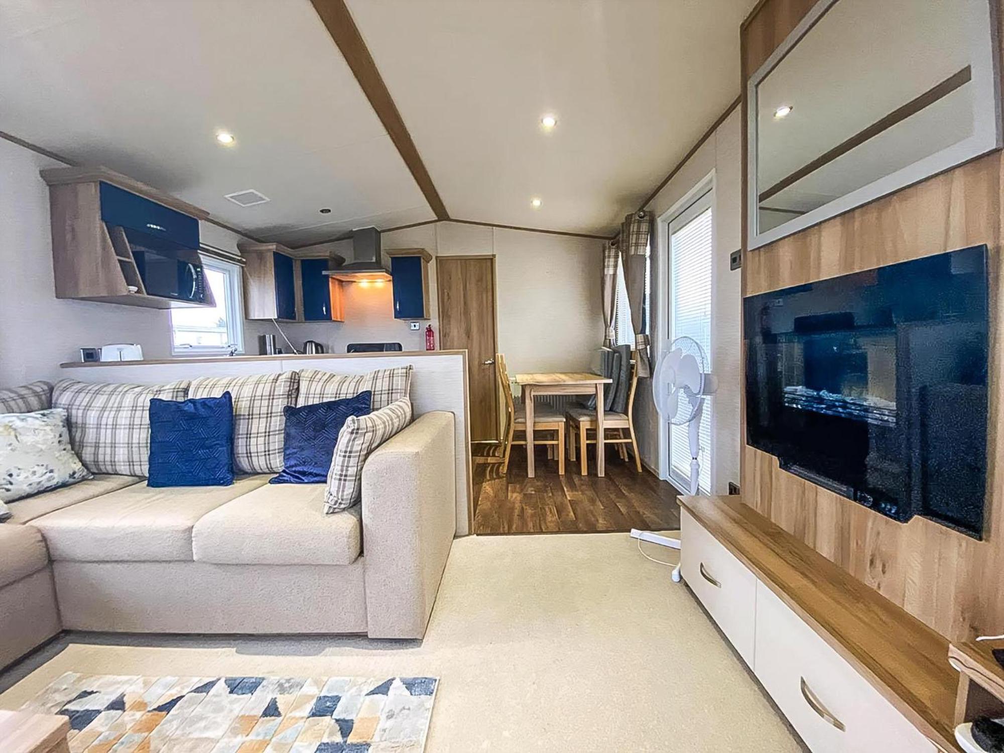 ホテル Lovely 6 Berth Caravan With Decking And Wifi In Kent, Ref 47017C ウィスタブル エクステリア 写真