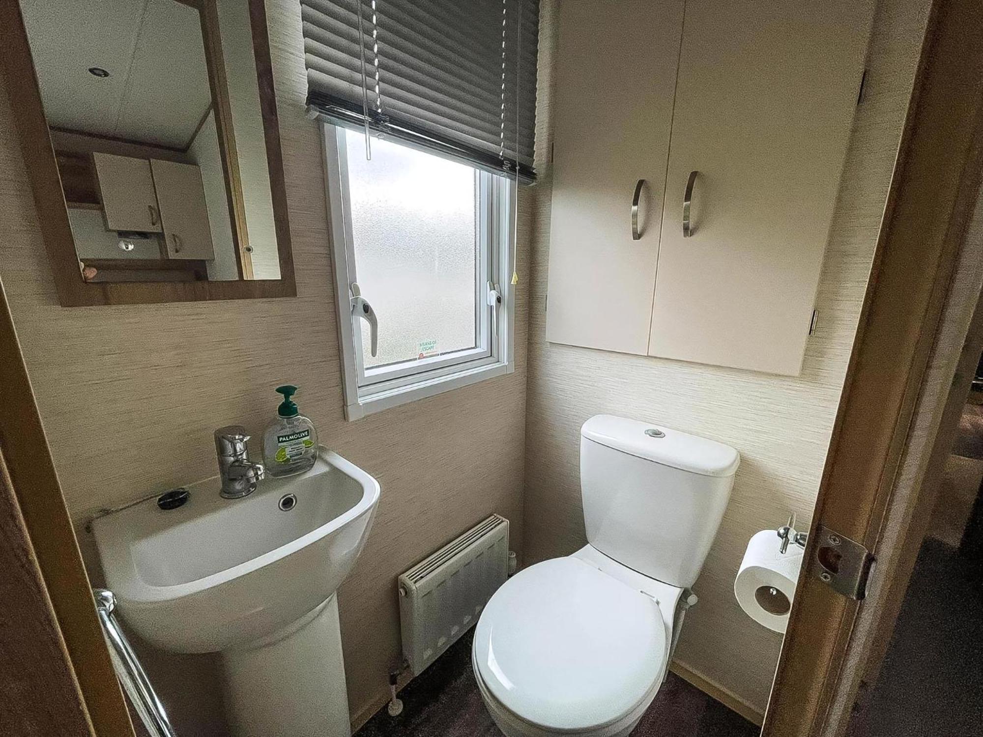 ホテル Lovely 6 Berth Caravan With Decking And Wifi In Kent, Ref 47017C ウィスタブル エクステリア 写真