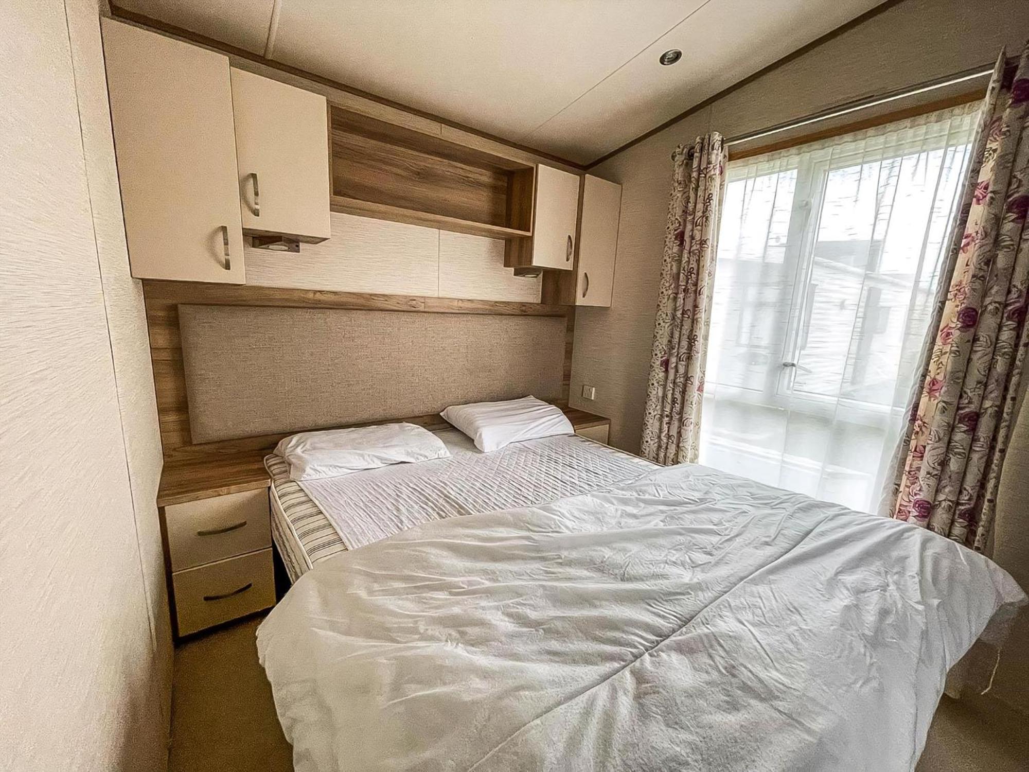 ホテル Lovely 6 Berth Caravan With Decking And Wifi In Kent, Ref 47017C ウィスタブル エクステリア 写真